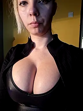 Snapshot of allinqueen chatting on 22, 3, 2026 allinqueen online show from 22, 3, 2026