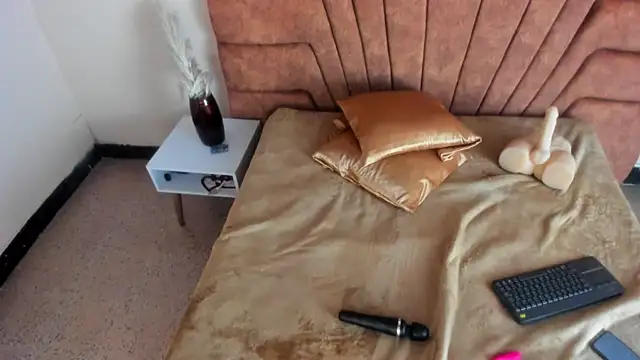 NIKI SANTANA online show from 19, 2, 2025