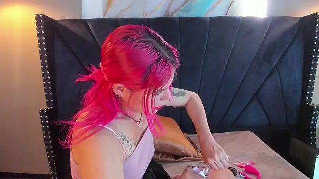 NIKI SANTANA online show from 18, 9, 2025