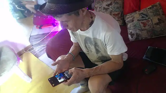 Snapshot of laye19 chatting on 19, 2, 2025 laye19 online show from 19, 2, 2025