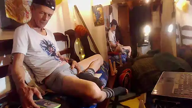 Snapshot of laye19 chatting on 2, 12, 2025 laye19 online show from 2, 12, 2025