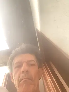 Snapshot of laye19 chatting on 4, 12, 2025 laye19 online show from 4, 12, 2025