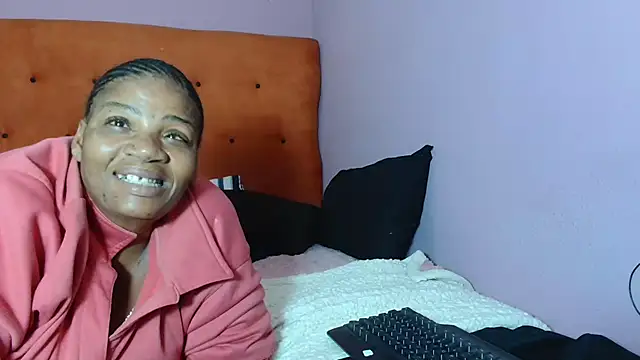 Snapshot of tinagiant chatting on 3, 6, 2026 tinagiant online show from 3, 6, 2026