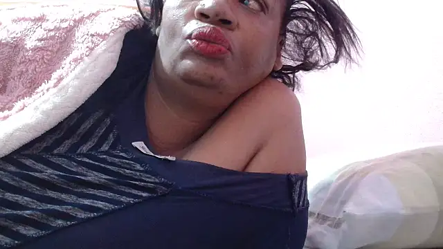 Snapshot of tinagiant chatting on 12, 6, 2026 tinagiant online show from 12, 6, 2026
