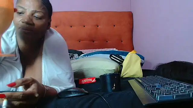 Snapshot of tinagiant chatting on 18, 6, 2026 tinagiant online show from 18, 6, 2026