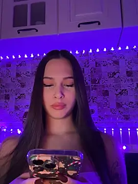 EricaWalls online show from 1, 2, 2025