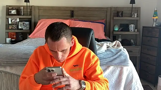 Snapshot of PeytonJohnn chatting on 27, 10, 2025 PeytonJohnn online show from 27, 10, 2025