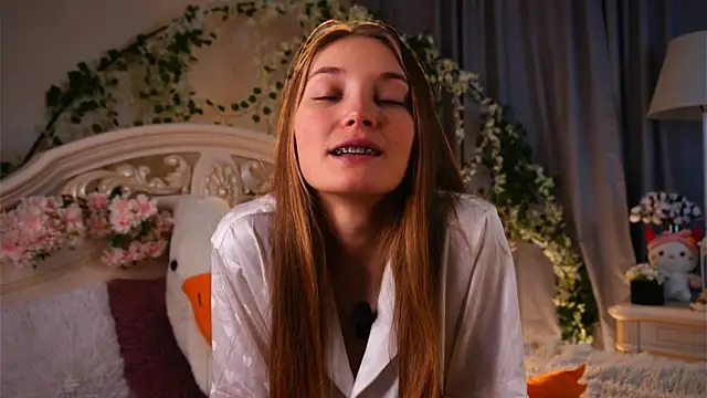 MonaEldon online show from 4, 12, 2025