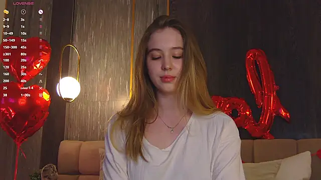 Snapshot of LoraineLuff chatting on 21, 2, 2025 LoraineLuff online show from 21, 2, 2025