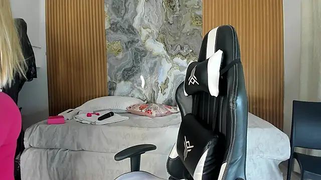 Danna topless online show from 27, 11, 2025