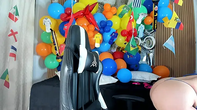 Danna topless online show from 13, 6, 2026