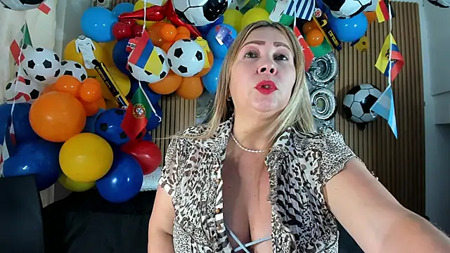Danna topless online show from 15, 6, 2026