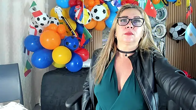 Danna topless online show from 18, 6, 2026