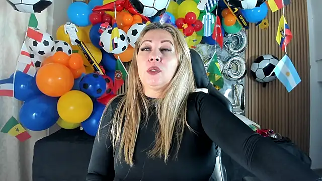 Danna topless online show from 19, 6, 2026