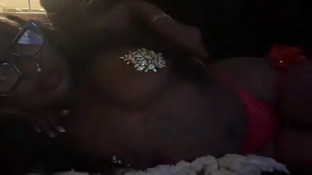 Snapshot of londonsfantasy chatting on 1, 11, 2025 londonsfantasy online show from 1, 11, 2025