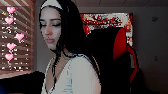 Snapshot of Charlotte_greys chatting on 7, 11, 2025 Charlotte greys online show from 7, 11, 2025