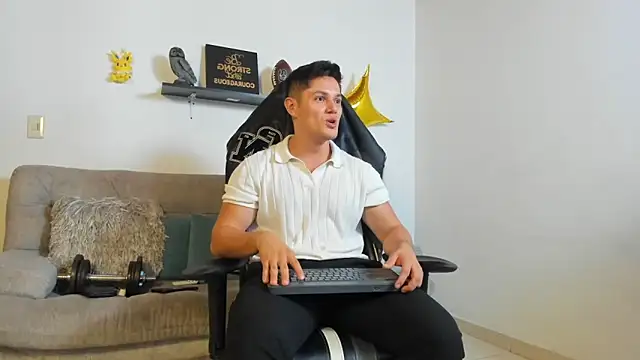 Snapshot of julian_wallace chatting on 13, 10, 2025 julian wallace online show from 13, 10, 2025