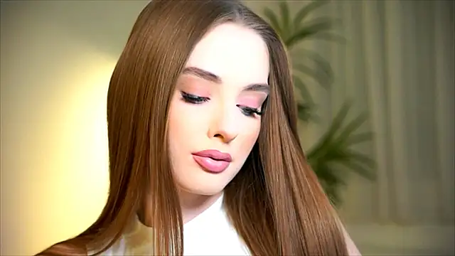 Snapshot of petitegonwiild chatting on 8, 10, 2025 petitegonwiild online show from 8, 10, 2025