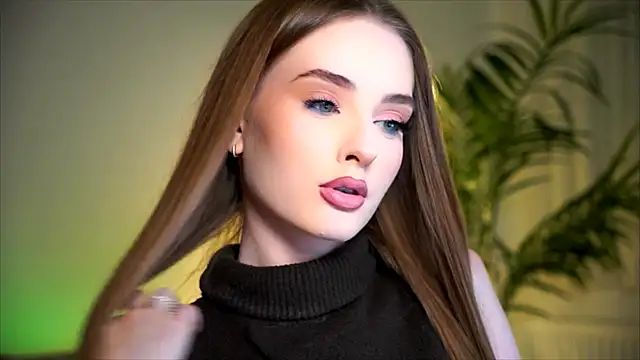 Snapshot of petitegonwiild chatting on 27, 10, 2025 petitegonwiild online show from 27, 10, 2025