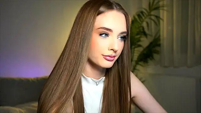 petitegonwiild online show from 8, 4, 2026