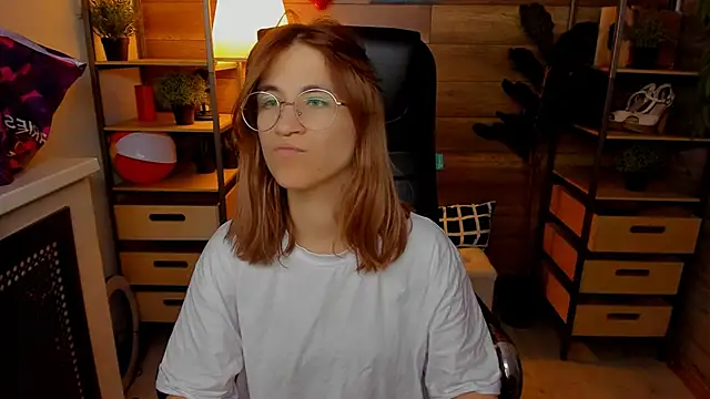 Moon13152 online show from 11, 9, 2025