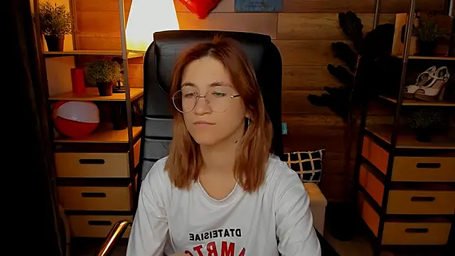 Moon13152 online show from 13, 9, 2025