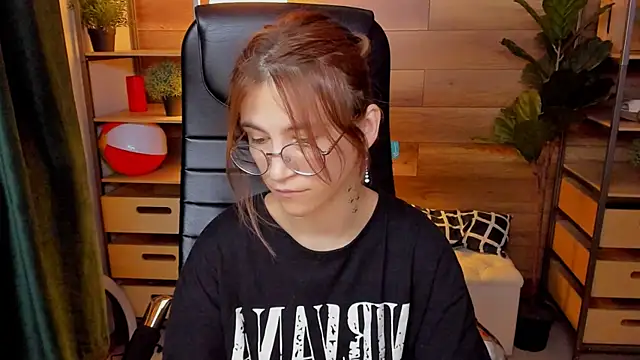 Moon13152 online show from 18, 9, 2025