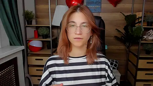 Moon13152 online show from 24, 9, 2025