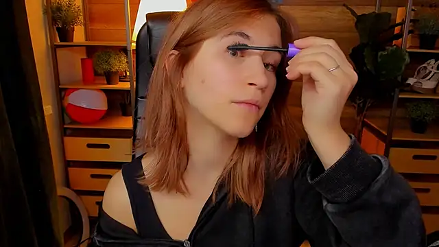 Moon13152 online show from 26, 9, 2025