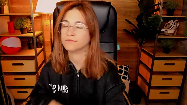 Moon13152 online show from 30, 9, 2025