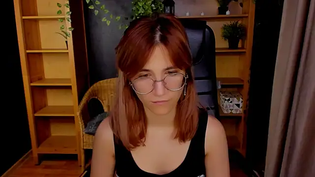 Moon13152 online show from 3, 10, 2025