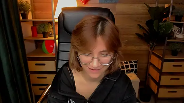 Moon13152 online show from 16, 10, 2025