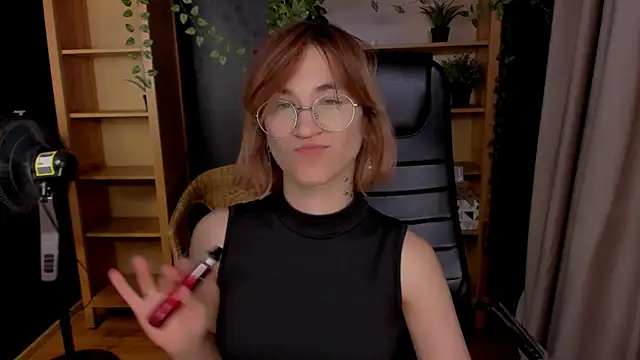 Moon13152 online show from 21, 10, 2025