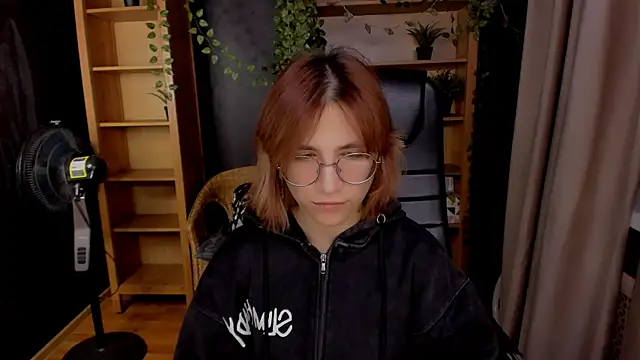 Moon13152 online show from 22, 10, 2025