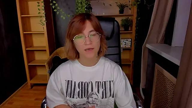 Moon13152 online show from 24, 10, 2025