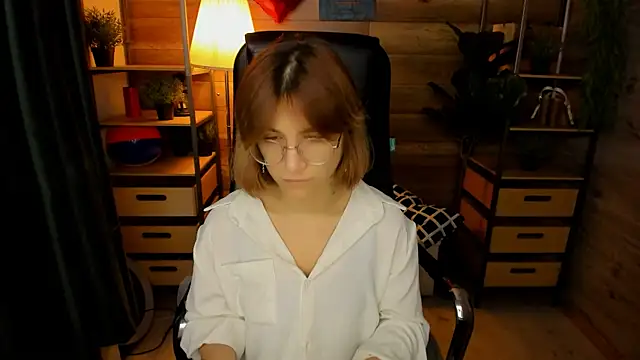 Moon13152 online show from 27, 10, 2025