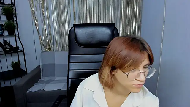 Moon13152 online show from 28, 10, 2025