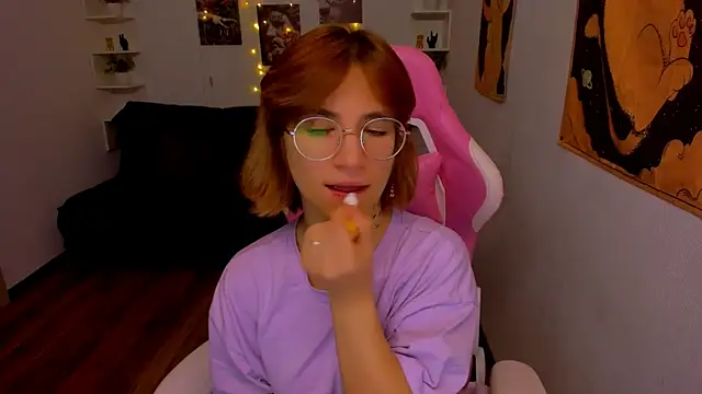 Moon13152 online show from 3, 11, 2025