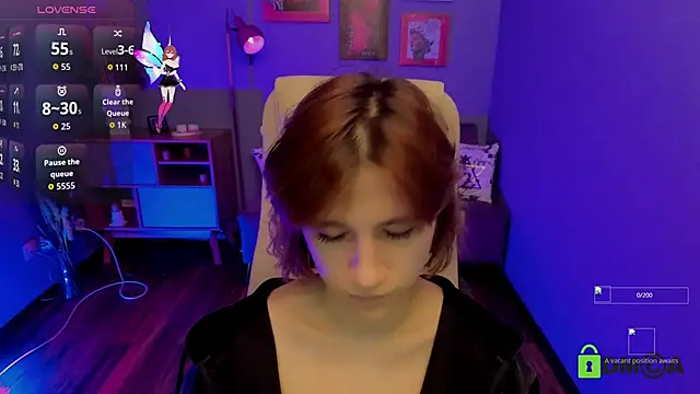 Moon13152 online show from 5, 11, 2025