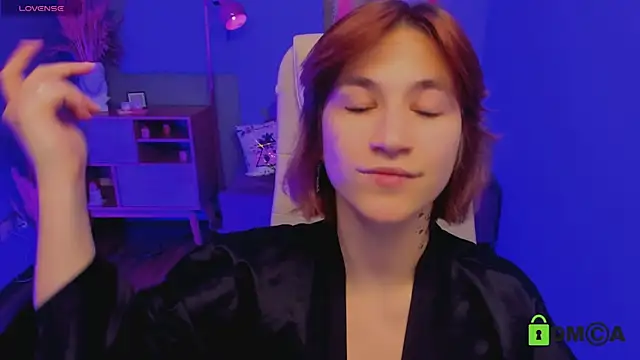 Moon13152 online show from 11, 11, 2025