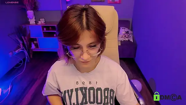 Moon13152 online show from 16, 11, 2025