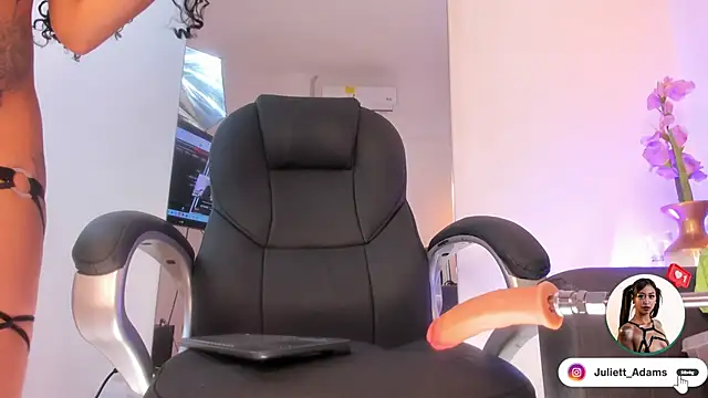 Juliett Adams  online show from 18, 10, 2025