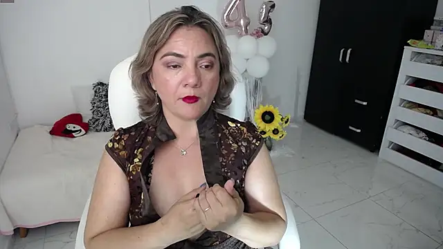 Snapshot of Chiraz_hasnaa chatting on 1, 2, 2025 Chiraz hasnaa online show from 1, 2, 2025