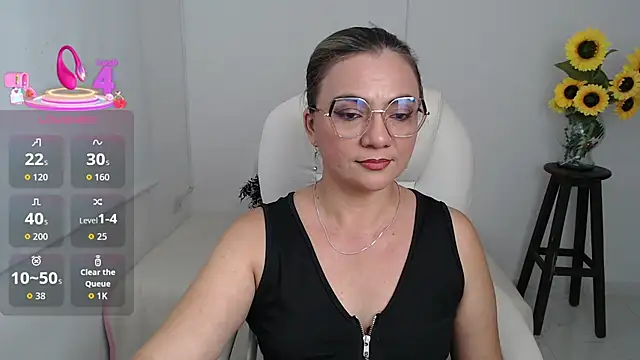 Snapshot of Chiraz_hasnaa chatting on 15, 10, 2025 Chiraz hasnaa online show from 15, 10, 2025