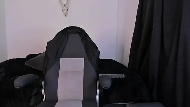 Snapshot of Aliz01 chatting on 1, 11, 2025 Aliz01 online show from 1, 11, 2025