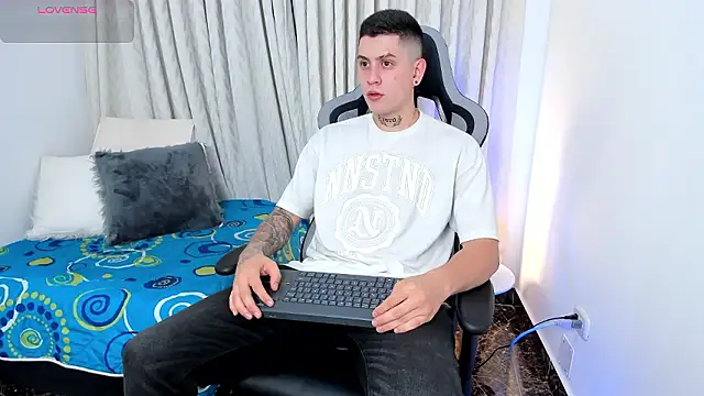 Snapshot of Yeiko_Romero_ chatting on 3, 12, 2024 Yeiko Romero online show from 3, 12, 2024