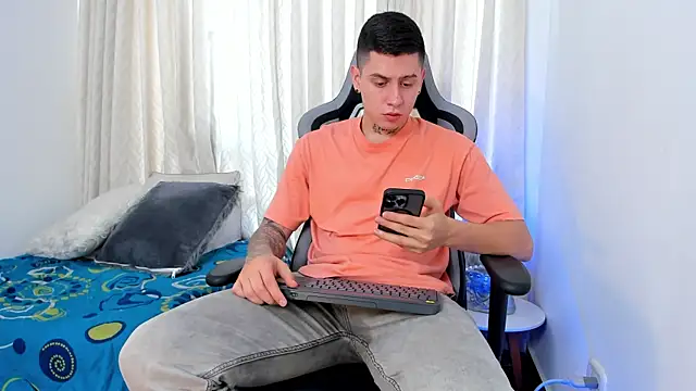 Snapshot of Yeiko_Romero_ chatting on 7, 12, 2024 Yeiko Romero online show from 7, 12, 2024