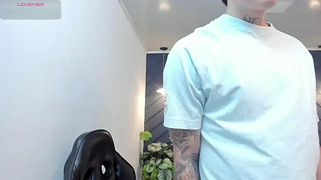 Snapshot of Yeiko_Romero_ chatting on 3, 2, 2025 Yeiko Romero online show from 3, 2, 2025