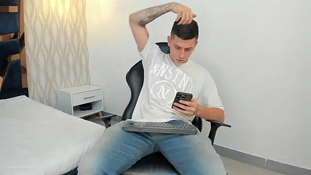 Snapshot of Yeiko_Romero_ chatting on 18, 2, 2025 Yeiko Romero online show from 18, 2, 2025