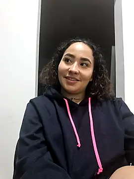 Snapshot of Ayla_martinez chatting on 8, 1, 2025 Ayla martinez online show from 8, 1, 2025